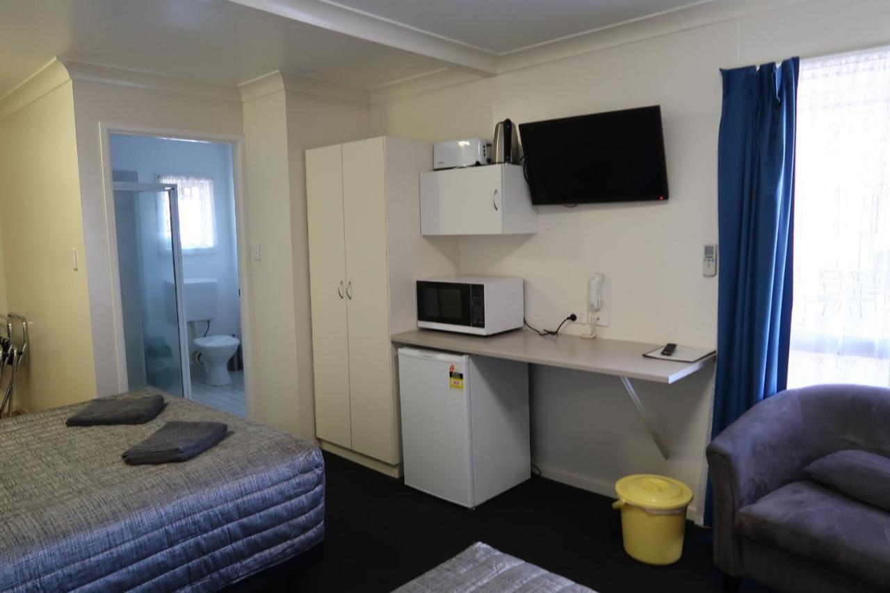 Charleville Waltzing Matilda Motor Inn Esterno foto