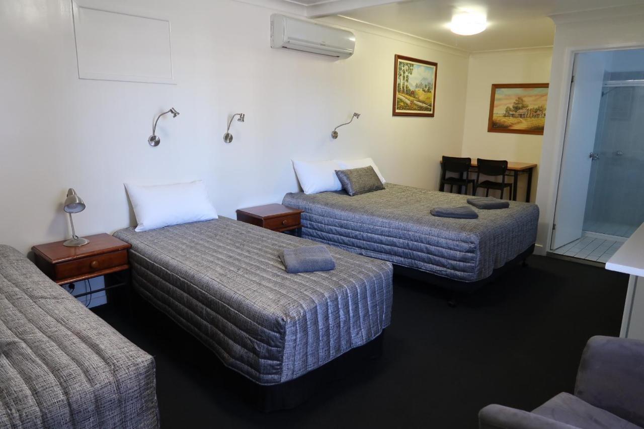 Charleville Waltzing Matilda Motor Inn Esterno foto