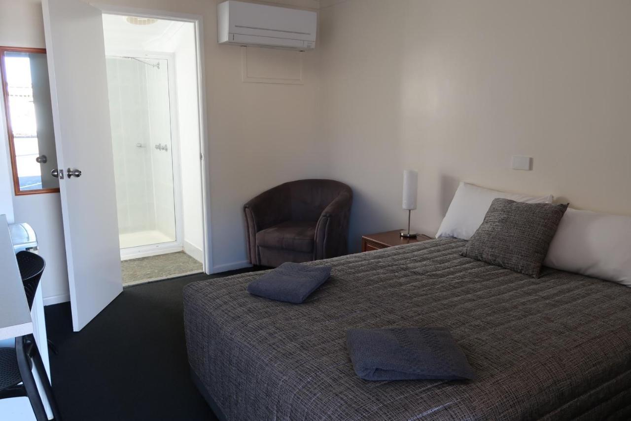 Charleville Waltzing Matilda Motor Inn Esterno foto