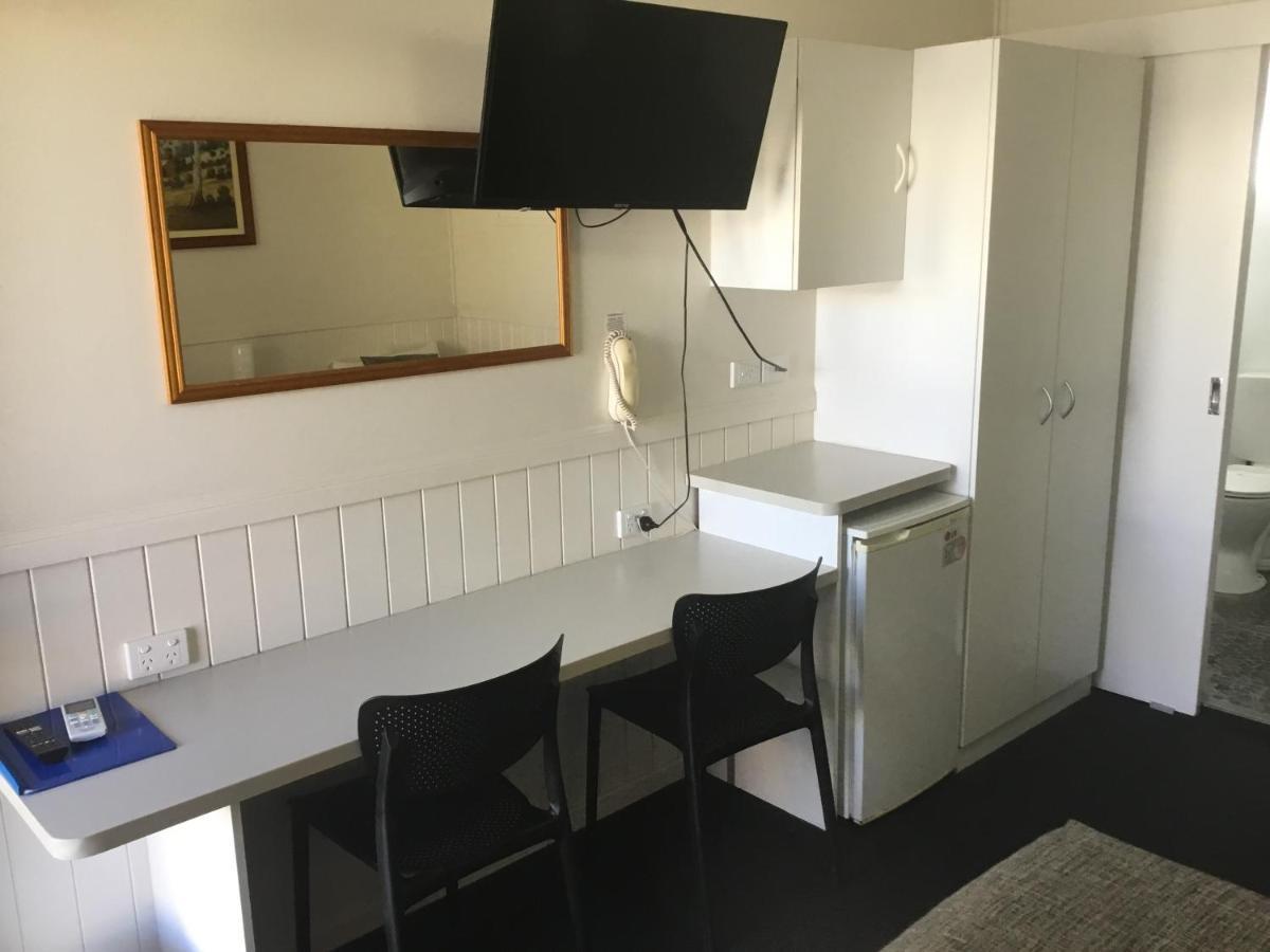 Charleville Waltzing Matilda Motor Inn Esterno foto