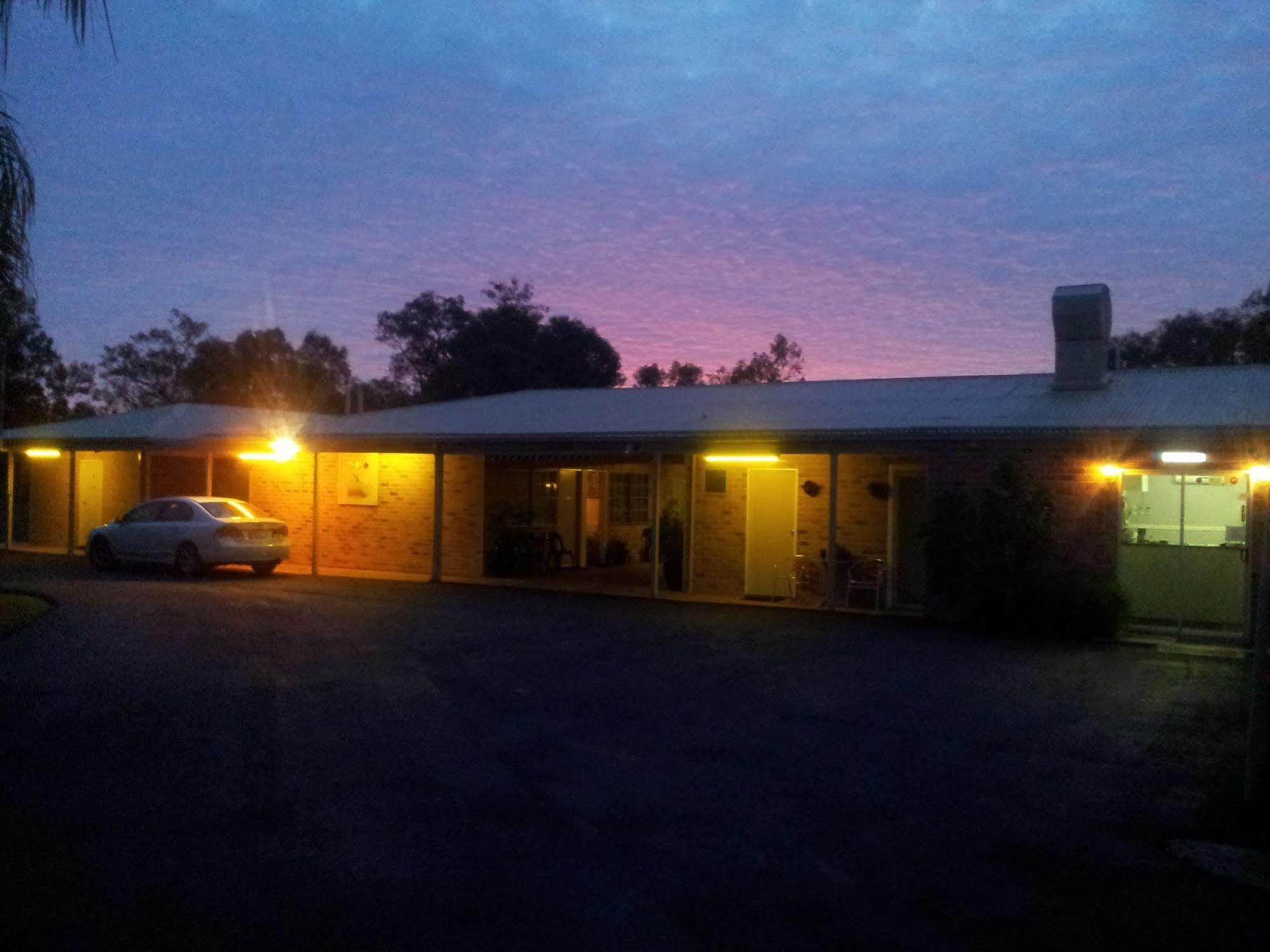 Charleville Waltzing Matilda Motor Inn Esterno foto
