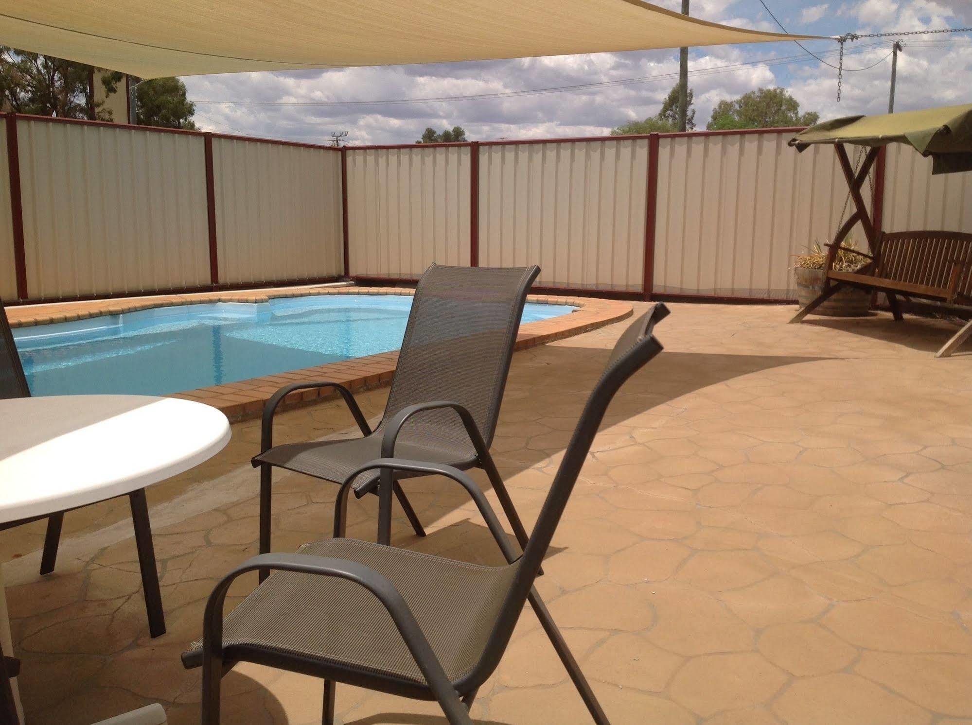 Charleville Waltzing Matilda Motor Inn Esterno foto